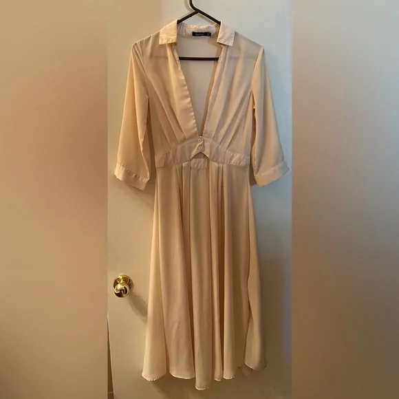 Boohoo Plunge Neck Split Maxi Top in Cream - Picture 3 of 4